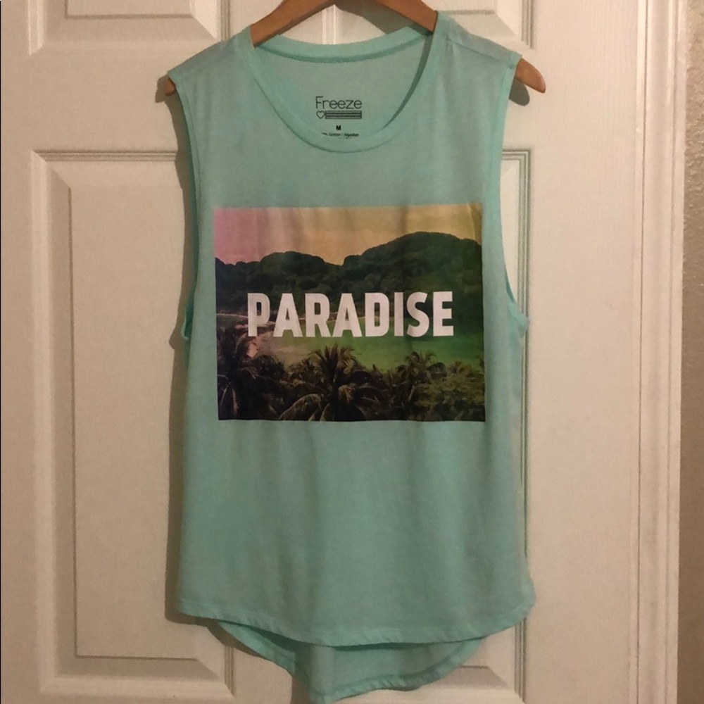 💖Freeze Paradise graphic Tank size Medium